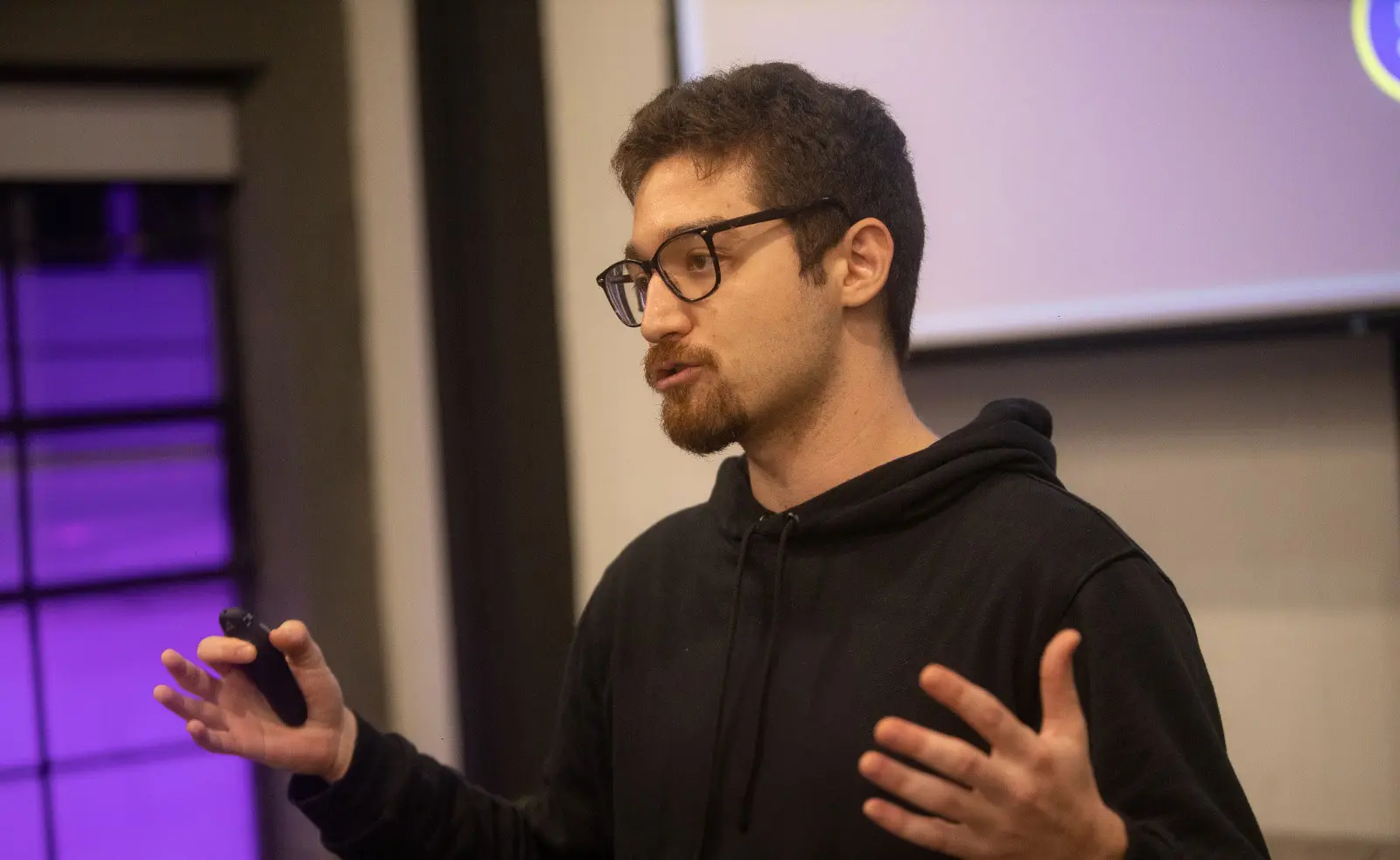 Lucas Nakata palestrando